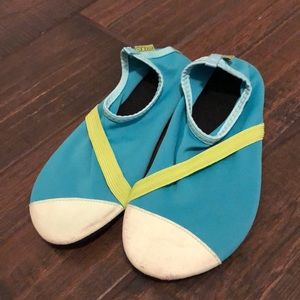 Used Wemon’s swim shoes